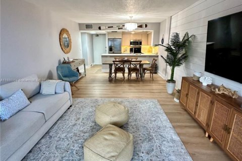 Condo in South Palm Beach, Florida, 1 bedroom  № 1924417 - photo 14