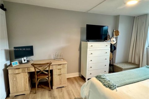 Condo in South Palm Beach, Florida, 1 bedroom  № 1924417 - photo 17