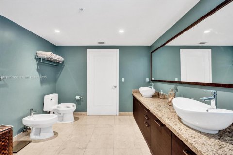 Condo in Bay Harbor Islands, Florida, 4 bedrooms  № 1949353 - photo 19