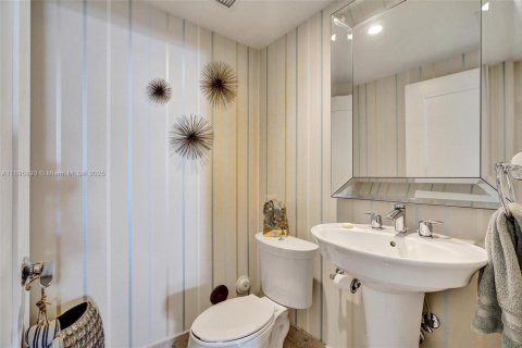 Condo in Bay Harbor Islands, Florida, 4 bedrooms  № 1949353 - photo 29