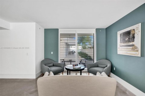 Condo in Bay Harbor Islands, Florida, 4 bedrooms  № 1949353 - photo 16