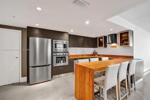 Condo in Bay Harbor Islands, Florida, 4 bedrooms  № 1949353 - photo 11