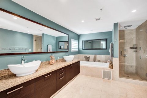 Condo in Bay Harbor Islands, Florida, 4 bedrooms  № 1949353 - photo 18