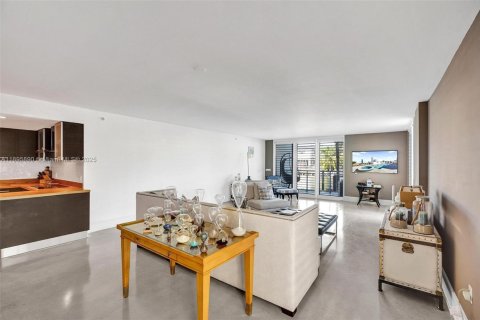 Condo in Bay Harbor Islands, Florida, 4 bedrooms  № 1949353 - photo 10