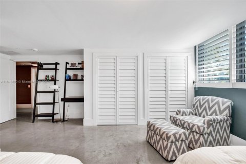 Condo in Bay Harbor Islands, Florida, 4 bedrooms  № 1949353 - photo 22