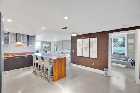 Condo in Bay Harbor Islands, Florida, 4 bedrooms  № 1949353 - photo 12