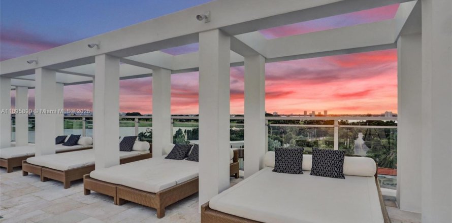 Condo in Bay Harbor Islands, Florida, 4 bedrooms  № 1949353