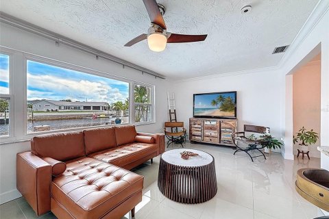Casa en venta en New Port Richey, Florida, 3 dormitorios, 174.66 m2 № 1886732 - foto 21