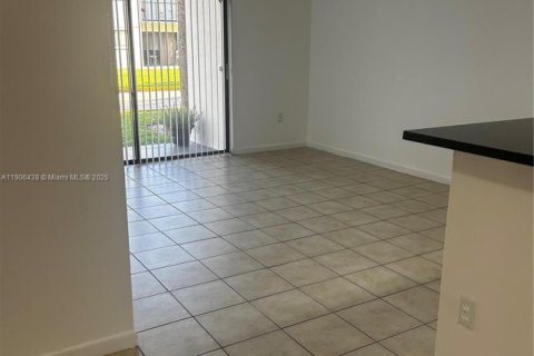 Copropriété à vendre à Hialeah, Floride: 1 chambre, 63.08 m2 № 1957072 - photo 3