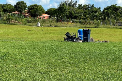 Terreno en venta en Miami, Florida № 1981960 - foto 13