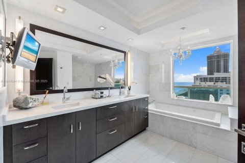 Купить кондоминиум в Майами-Бич, Флорида 2 спальни, 162.58м2, № 1973174 - фото 17