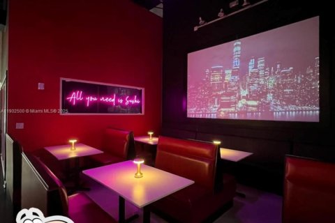 Commercial property in Medley, Florida № 1953663 - photo 1