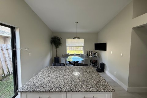 Villa ou maison à louer à Sunrise, Floride: 3 chambres, 154.59 m2 № 1998130 - photo 2