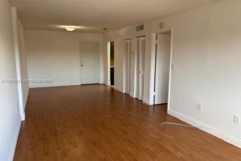 Copropriété à louer à Miami, Floride: 1 chambre, 65.22 m2 № 1983116 - photo 5