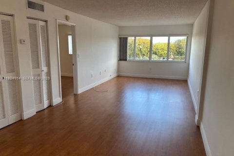 Copropriété à louer à Miami, Floride: 1 chambre, 65.22 m2 № 1983116 - photo 4