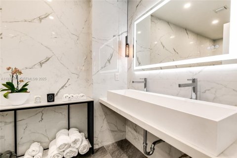 Villa ou maison à vendre à Fort Lauderdale, Floride: 5 chambres, 437.66 m2 № 1987494 - photo 12