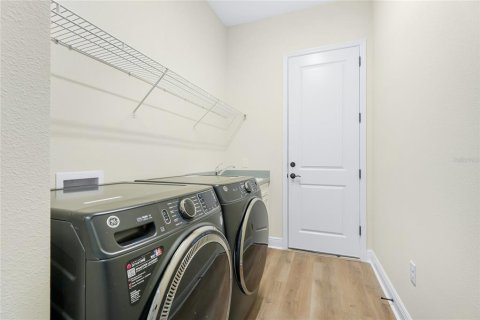 House in Bradenton, Florida 3 bedrooms, 221.01 sq.m. № 2203360 - photo 30