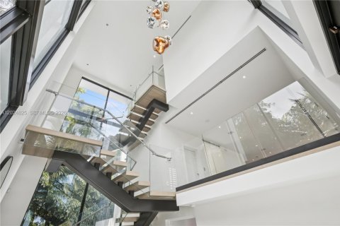 House in Miami Beach, Florida 5 bedrooms, 524.15 sq.m. № 2257357 - photo 4