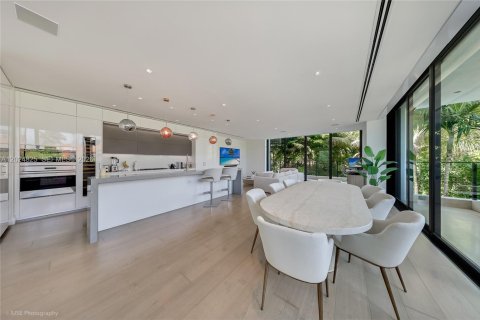 House in Miami Beach, Florida 5 bedrooms, 524.15 sq.m. № 2257357 - photo 13