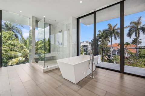 House in Miami Beach, Florida 5 bedrooms, 524.15 sq.m. № 2257357 - photo 22