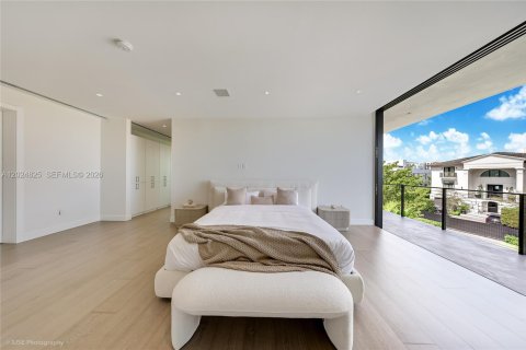 House in Miami Beach, Florida 5 bedrooms, 524.15 sq.m. № 2257357 - photo 17