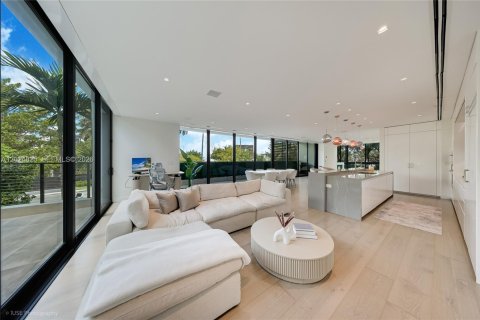 House in Miami Beach, Florida 5 bedrooms, 524.15 sq.m. № 2257357 - photo 7