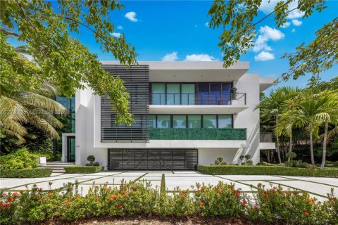House in Miami Beach, Florida 5 bedrooms, 524.15 sq.m. № 2257357