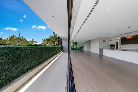 House in Miami Beach, Florida 5 bedrooms, 524.15 sq.m. № 2257357 - photo 6