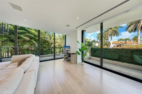 House in Miami Beach, Florida 5 bedrooms, 524.15 sq.m. № 2257357 - photo 14