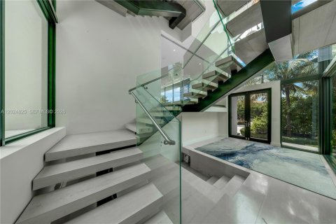 House in Miami Beach, Florida 5 bedrooms, 524.15 sq.m. № 2257357 - photo 5