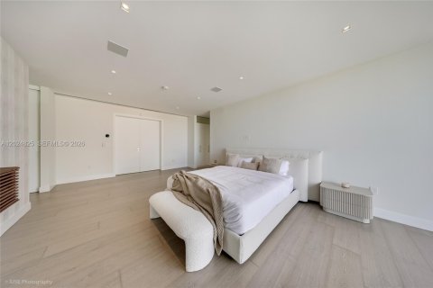 House in Miami Beach, Florida 5 bedrooms, 524.15 sq.m. № 2257357 - photo 18