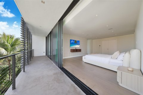 House in Miami Beach, Florida 5 bedrooms, 524.15 sq.m. № 2257357 - photo 19