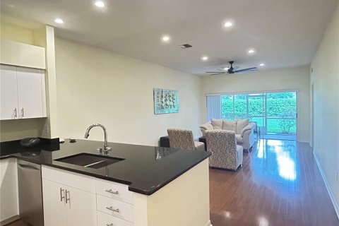 House in Winter Haven, Florida 2 bedrooms, 127.09 sq.m. № 1869396 - photo 4