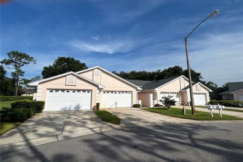 House in Winter Haven, Florida 2 bedrooms, 127.09 sq.m. № 1869396 - photo 1