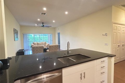 House in Winter Haven, Florida 2 bedrooms, 127.09 sq.m. № 1869396 - photo 7