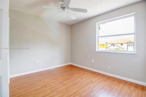 Casa en venta en Pembroke Pines, Florida, 4 dormitorios, 186.83 m2 № 1782061 - foto 22