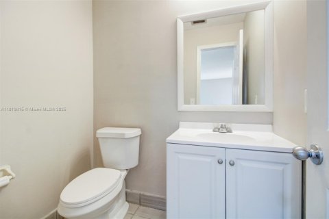 Casa en venta en Pembroke Pines, Florida, 4 dormitorios, 186.83 m2 № 1782061 - foto 7