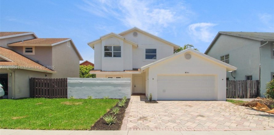 Casa en Pembroke Pines, Florida 4 dormitorios, 186.83 m2 № 1782061