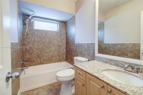 Casa en venta en Pembroke Pines, Florida, 4 dormitorios, 186.83 m2 № 1782061 - foto 24