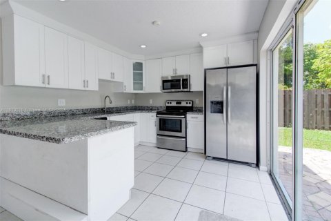 Casa en venta en Pembroke Pines, Florida, 4 dormitorios, 186.83 m2 № 1782061 - foto 10
