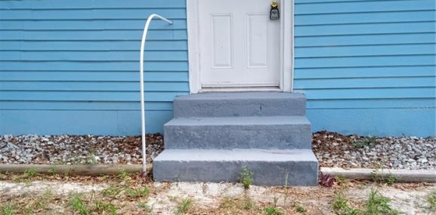 House in Altoona, Florida 2 bedrooms, 84.73 sq.m. № 1765743