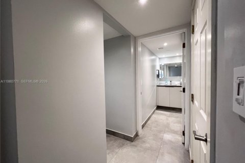 Снять в аренду кондоминиум в Майами, Флорида 2 спальни, 99.13м2, № 2043471 - фото 19