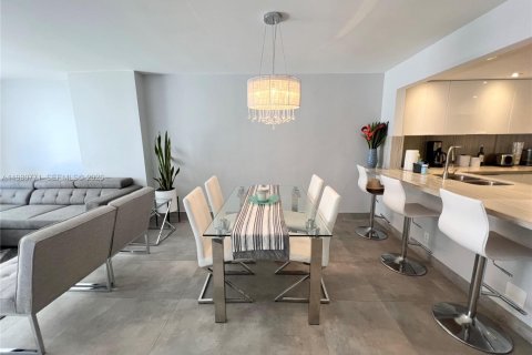 Снять в аренду кондоминиум в Майами, Флорида 2 спальни, 99.13м2, № 2043471 - фото 4