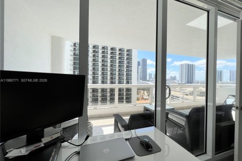 Снять в аренду кондоминиум в Майами, Флорида 2 спальни, 99.13м2, № 2043471 - фото 29