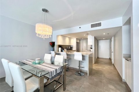 Снять в аренду кондоминиум в Майами, Флорида 2 спальни, 99.13м2, № 2043471 - фото 2