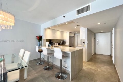 Кондоминиум с 2 спальнями в Майами, Флорида № 2043471