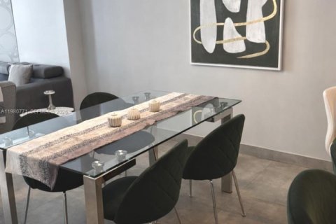 Снять в аренду кондоминиум в Майами, Флорида 2 спальни, 99.13м2, № 2043471 - фото 3