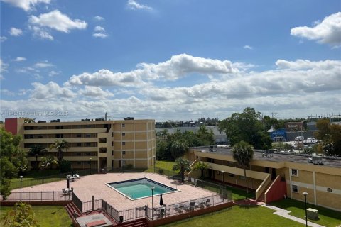 Copropriété à louer à Miami, Floride: 2 chambres, 103.4 m2 № 1834507 - photo 1