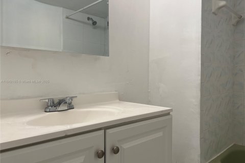 Copropriété à louer à Miami, Floride: 2 chambres, 103.4 m2 № 1834507 - photo 5