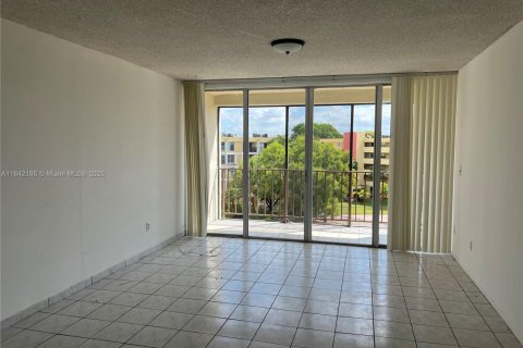 Copropriété à louer à Miami, Floride: 2 chambres, 103.4 m2 № 1834507 - photo 2